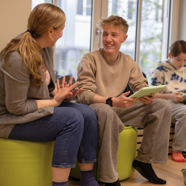 Eltern und Kinder in Kontakt beim Netzwerk MedienKompetent in Bonn