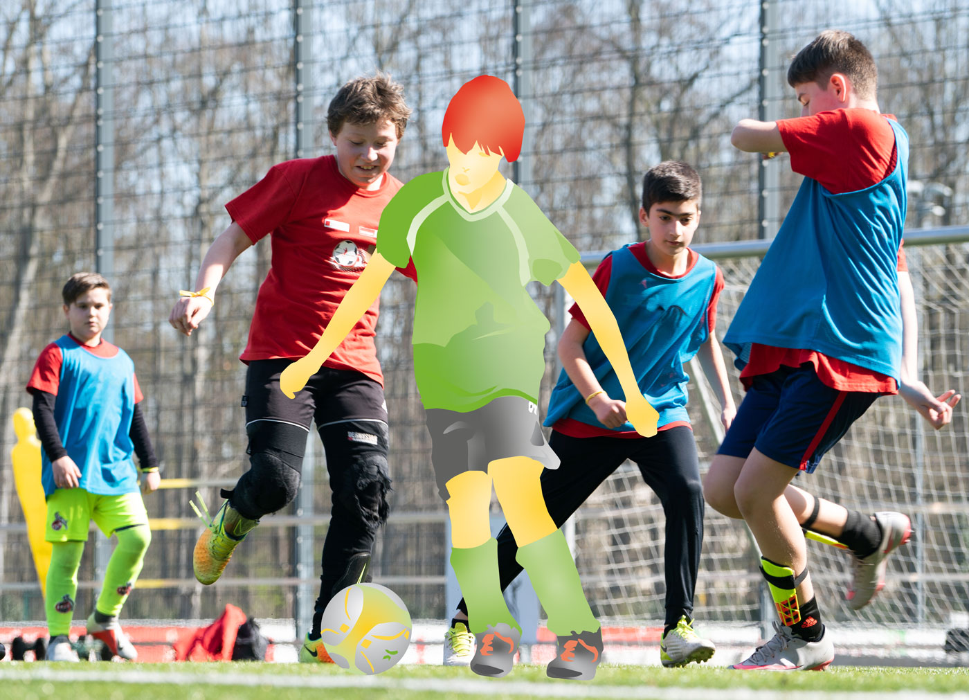 Jungs spielen Fußball