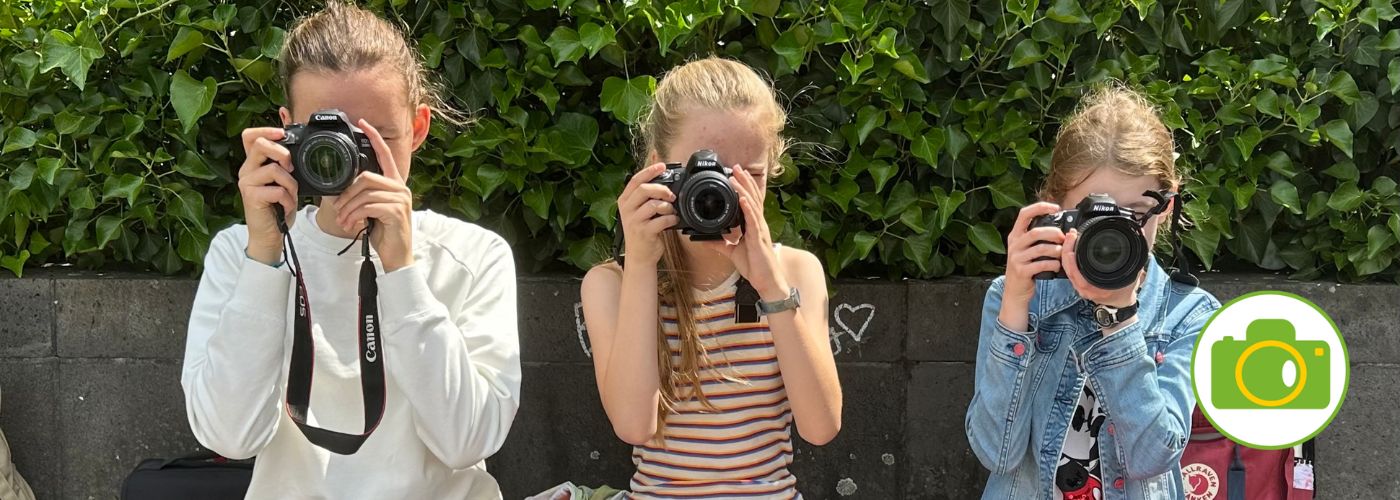 Kinder fotografieren mit einer digitalen Spiegelreflexkamera